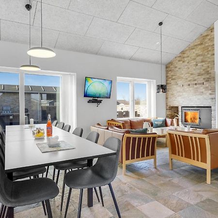 Nice Home In Tarm With Kitchen Екстериор снимка