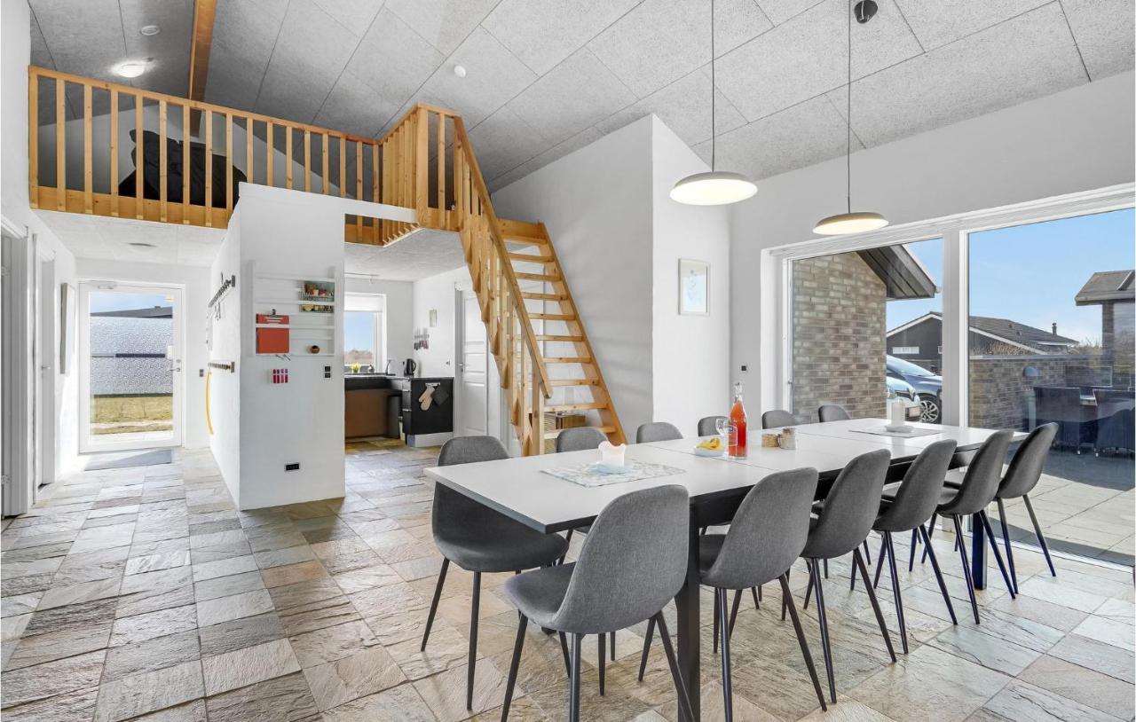 Nice Home In Tarm With Kitchen Екстериор снимка